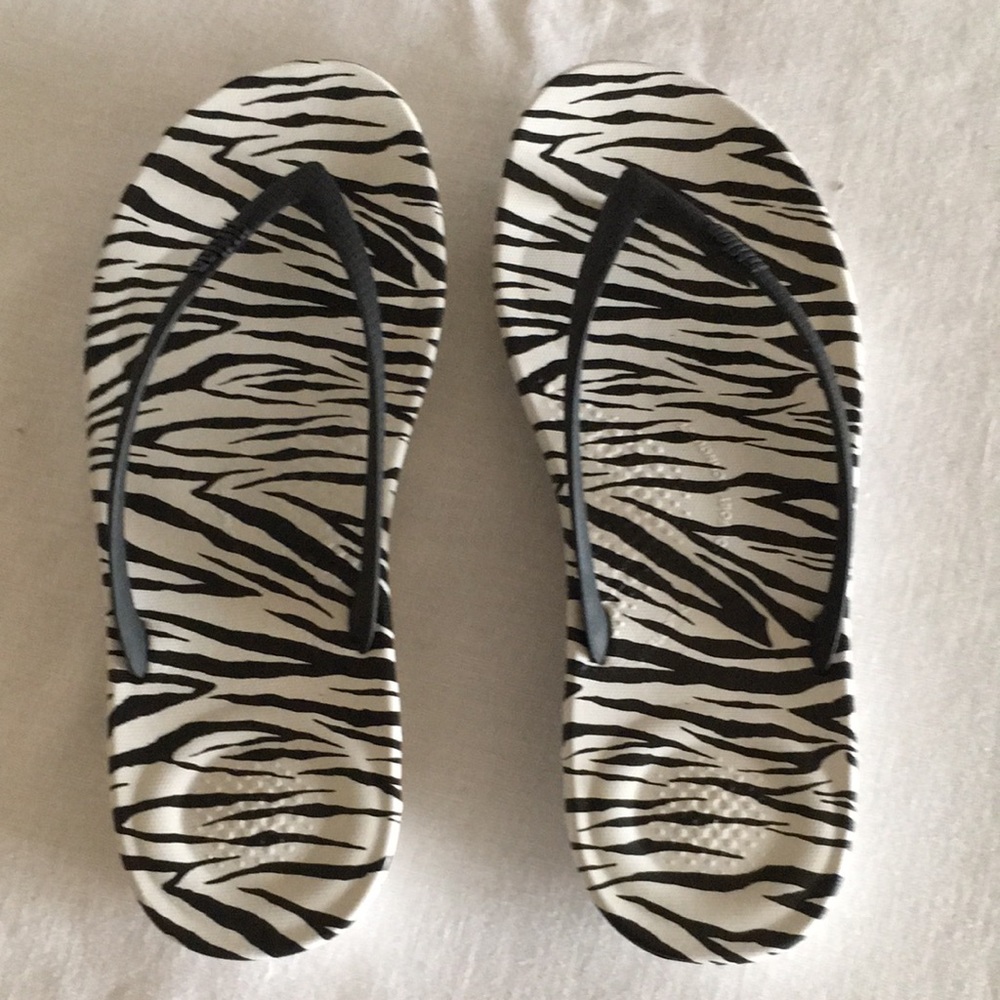 Fitflop Zebra Ergonomic Flip-flops. Size 8